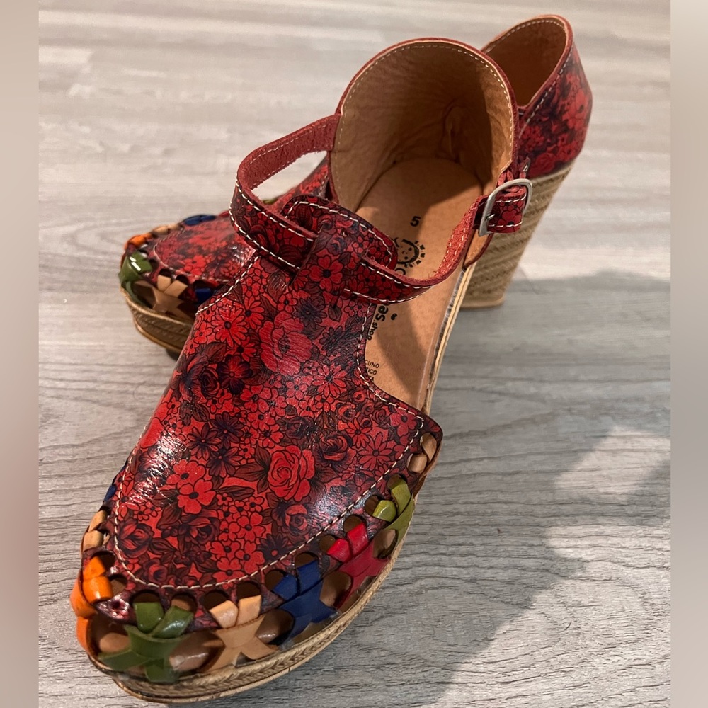 Size 5 platform shoes